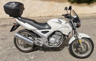 Honda CBF 250 en muy buen estado con 44.000 km