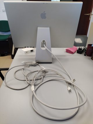 Apple Cinema HD Display 23 Widescreen
