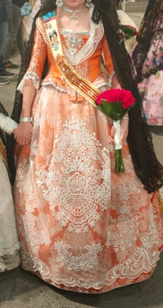Traje de Fallera Naranja con Encaje Blanco