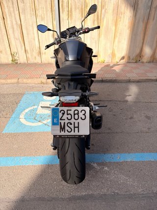 BMW F 900 R Triple Black 2024 - 2.090 km