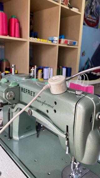 Máquina de coser zigzag Refrey