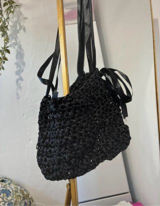 Bolso crochet negro de lazo hecho a mano