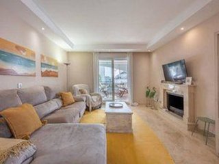 Piso en venta en Los Naranjos - Las Brisas en Marbella