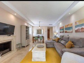 Piso en venta en Los Naranjos - Las Brisas en Marbella