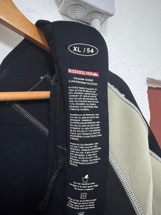 Traje surf Quiksilver + tabla bodyboard y aletas