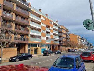 Local comercial en alquiler en Los Olivos en Huesca