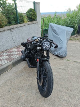 BMW R65 Café Racer Negra