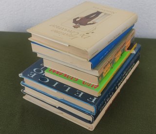Lotto 8 libri genere comico umoristico demenziale
