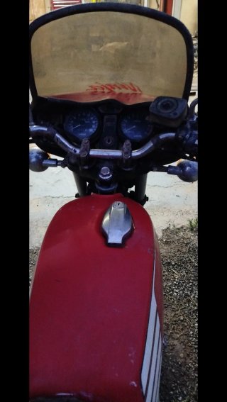 Moto Yamaha 400 Roja y Plata