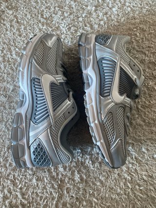 Nike Vomero 5 Zapatillas Grises y Plateadas