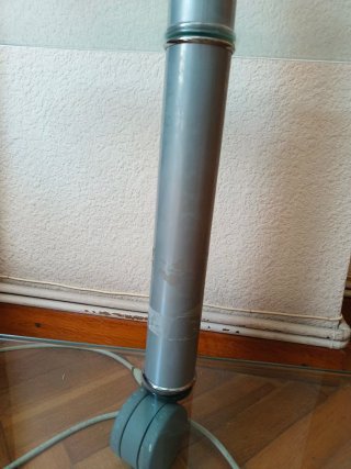Mesa de cristal y metal