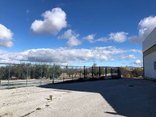 Local comercial en venta en Baza