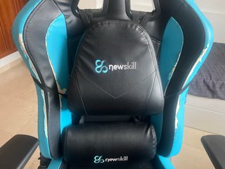 2 Sillas Escritorio: Gaming Newskill + Blanca
