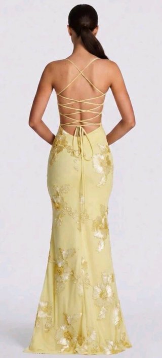 Vestido elegante bordado amarillo claro talla XS
