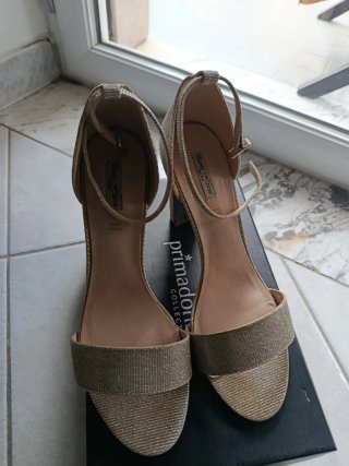 Scarpe con tacco glitter oro