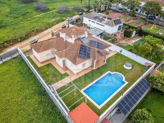 Chalet en venta en Las Almenas en Tomares