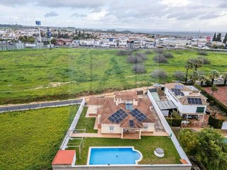 Chalet en venta en Las Almenas en Tomares