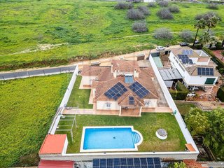 Chalet en venta en Las Almenas en Tomares