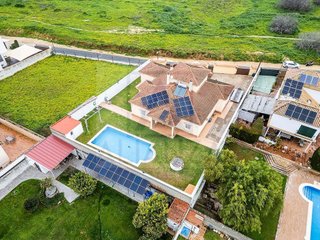 Chalet en venta en Las Almenas en Tomares