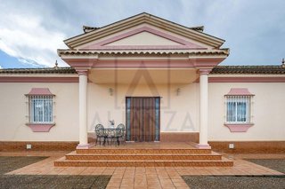 Chalet en venta en Las Almenas en Tomares