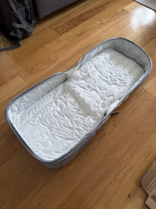 Cuna de viaje Kikka Boo con mosquitera