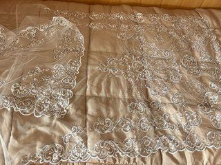 Manteletas NUEVAS en plata bordadas