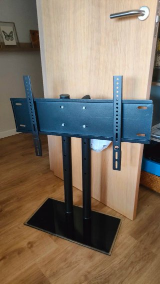 Soporte con base para televisión.