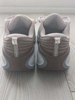 Nike ZoomX Vomero 41 (US 9.5)
