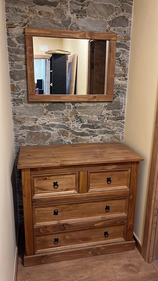 Mueble de pino natural estilo rústico
