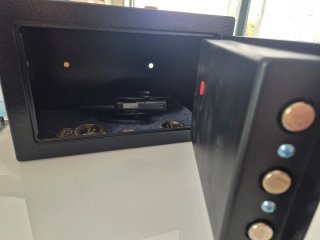 Caja fuerte con llave y código NUEVA