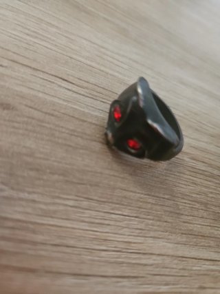 Anillo Gato Bastet Ojos Rojos