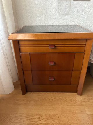 1 Cómoda y 2 Mesitas de Noche