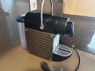 Macchina da caffè Nespresso nera