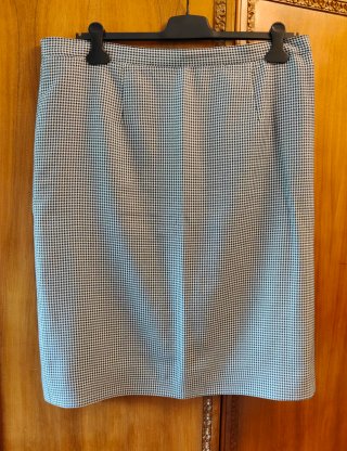 Traje de chaqueta y falda a cuadros
