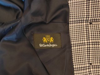 Traje de chaqueta y falda a cuadros