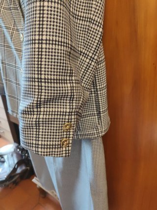 Traje de chaqueta y falda a cuadros