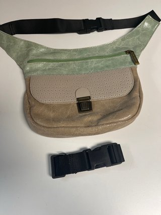 Riñonera/Bandolera Caomka Mini Beige/Verde de piel