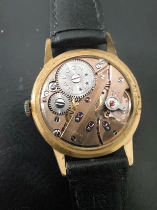 Reloj Halcón Hombre Dorado y Blanco
