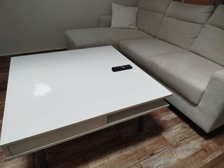 Tavolo da salotto bianco e grigio, in perfette condizioni.