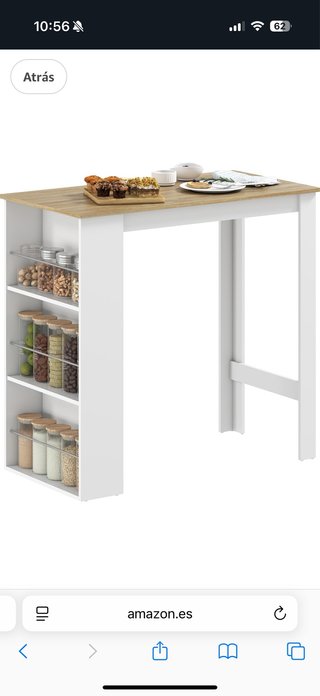 Mesa de cocina con estanterías