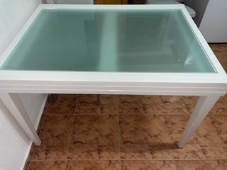 Mesa y 4 Sillas Comedor