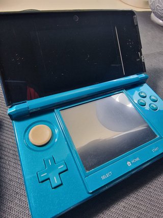 Nintendo 3DS Azzurro + Caricatore e Stilo