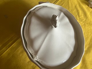Sopera antigua de porcelana