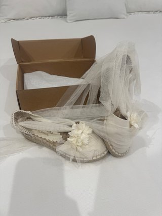 Alpargatas Comunión Niña Beige/Blanco talla 32