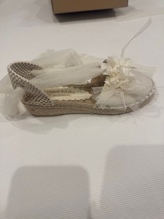 Alpargatas Comunión Niña Beige/Blanco talla 32