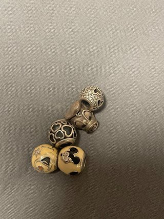 Lote 5 Charms Pandora. O sueltos a 10€