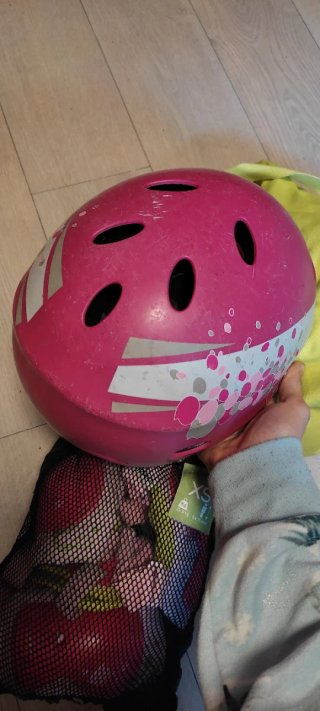Casco y patines infantiles