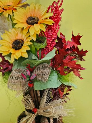 Composizione Fiori artificiali, ambiente rustico