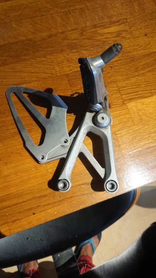 Honda CBR 600 F4 Estribera Izquierda