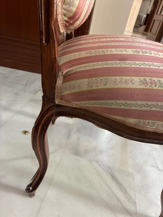 Silla estilo Isabelino madera y tela